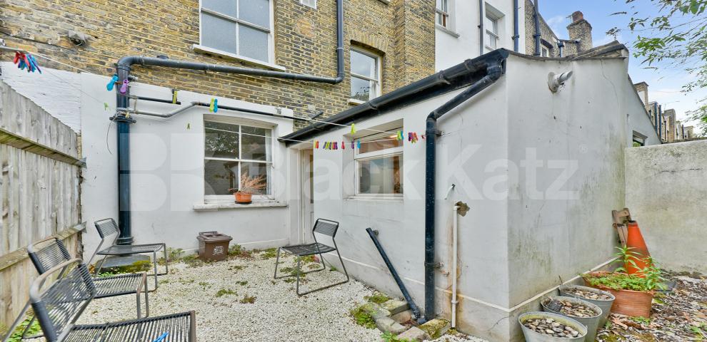 			NEW INSTRUCTION , 4 Bedroom, 2 bath, 1 reception Terraced House			 Henshaw Street, Borough/Elephant and Castle